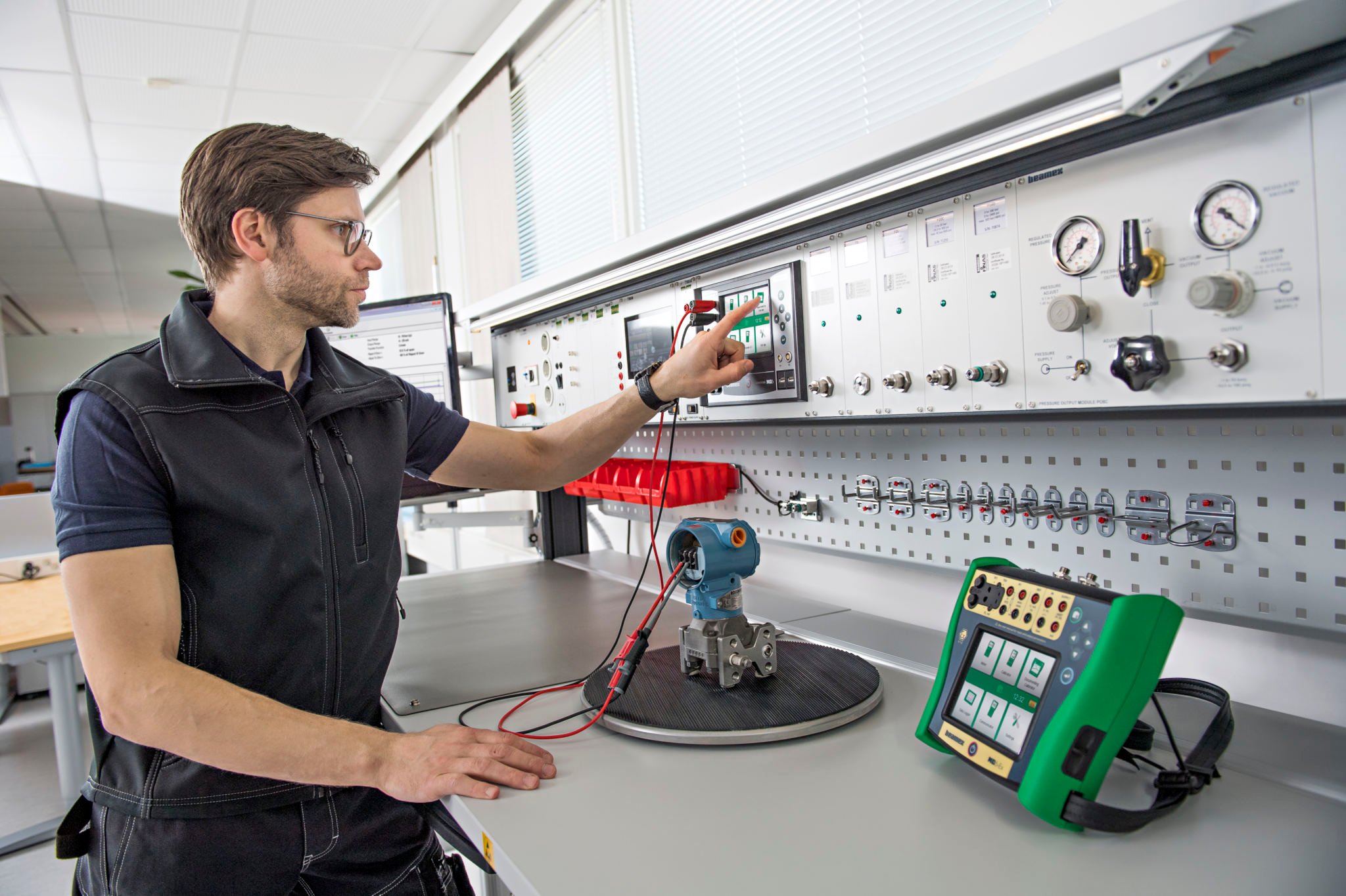 Banc de métrologie industrielle modulaire Beamex CENTRiCAL